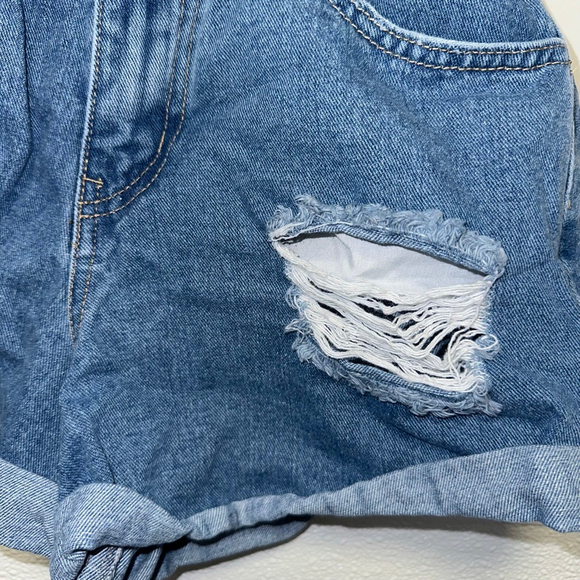 Women's Forever 21 Denim Shorts Size S Light Blue Distressed Elastic Waistband - Picture 4 of 8
